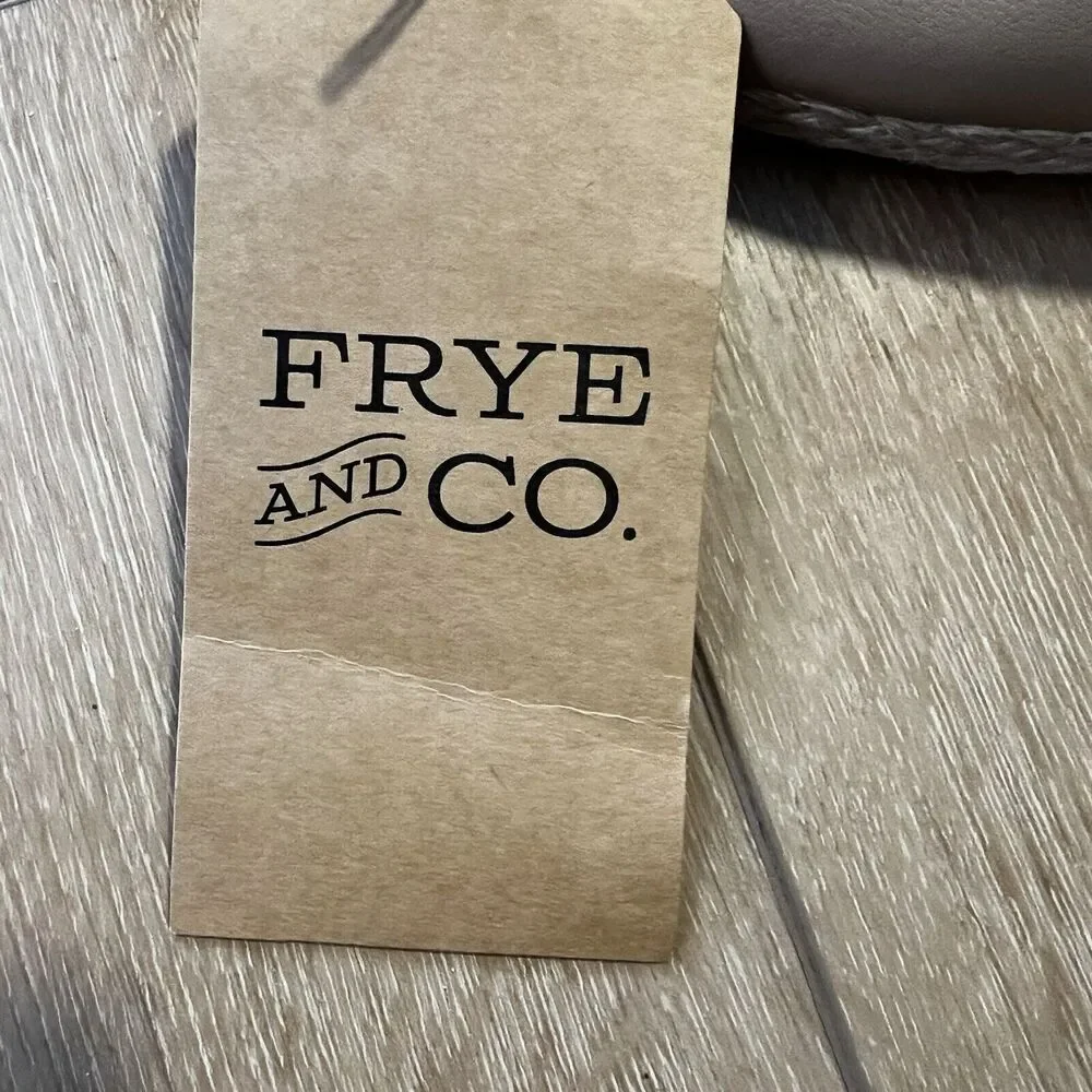 Frye And Co comfy new